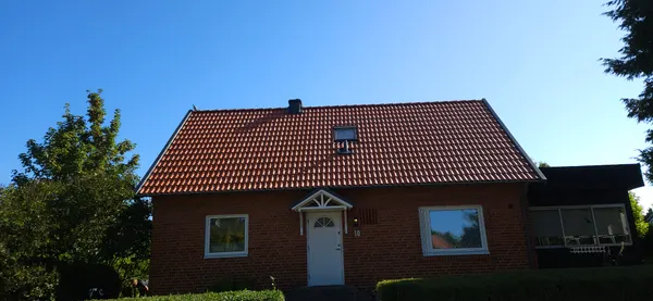 Nytt rött tegeltak efter takbyte i Malmö
