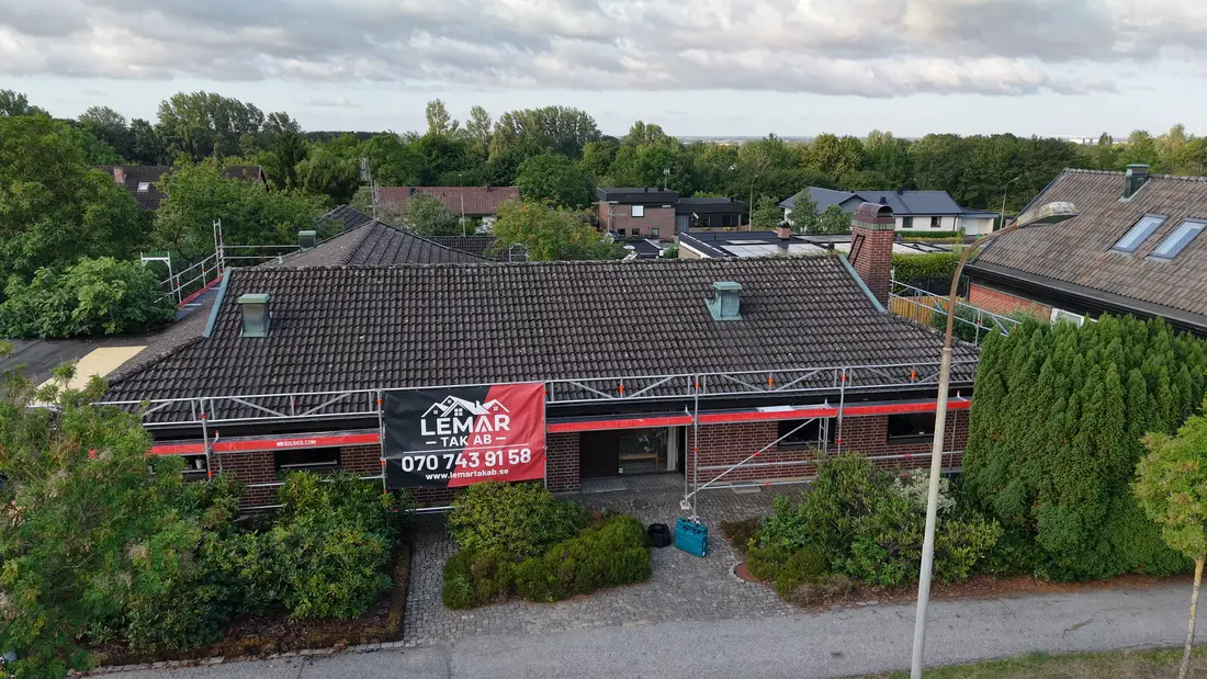 Betongtak före takbyte i Lund, drönarvy